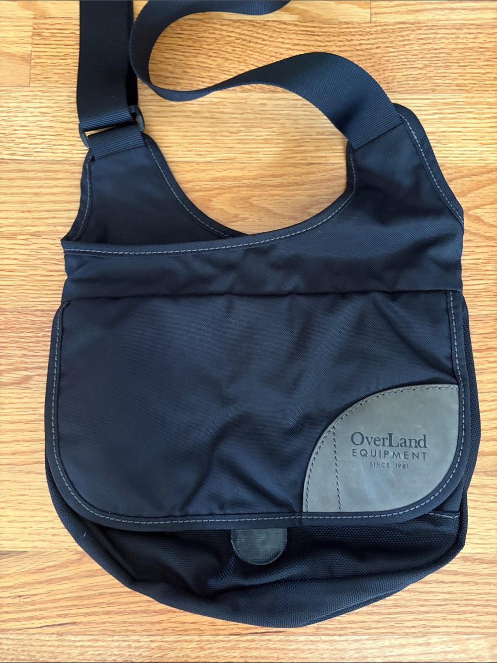 Overland Equipment Baylis Black Crossbody for Men - Picture 3 of 12